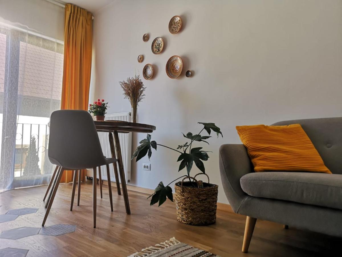 Warm Flat Inspired By Nature And Local Traditions *
