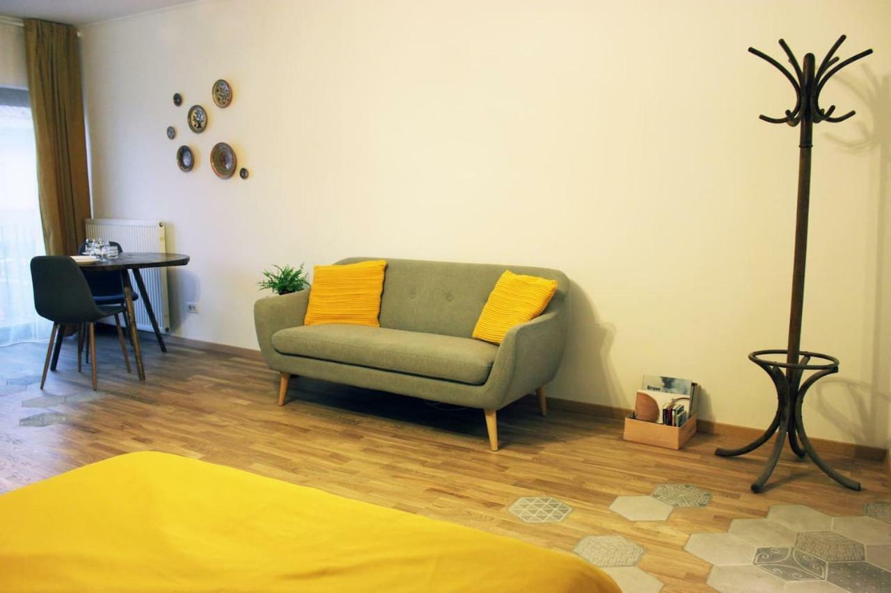 Warm Flat Inspired By Nature And Local Traditions